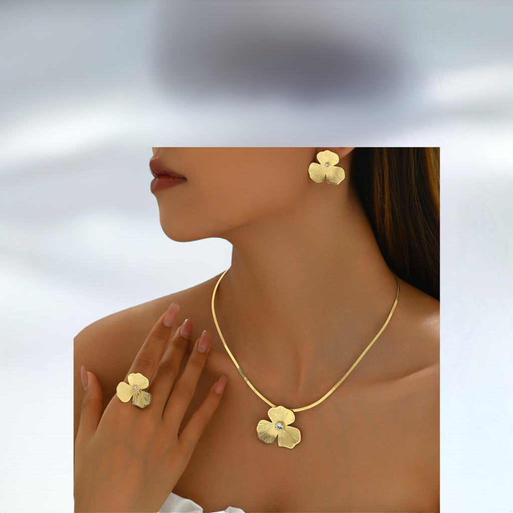 Chic Women's Necklace and Ring Set